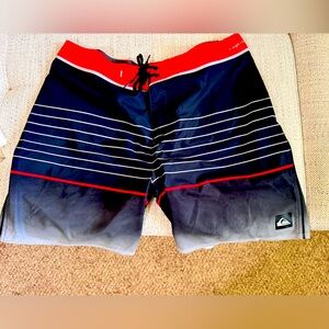 Quiksilver Men's Board Shorts Surf Shorts 19" Outseam Size 36 UIEC